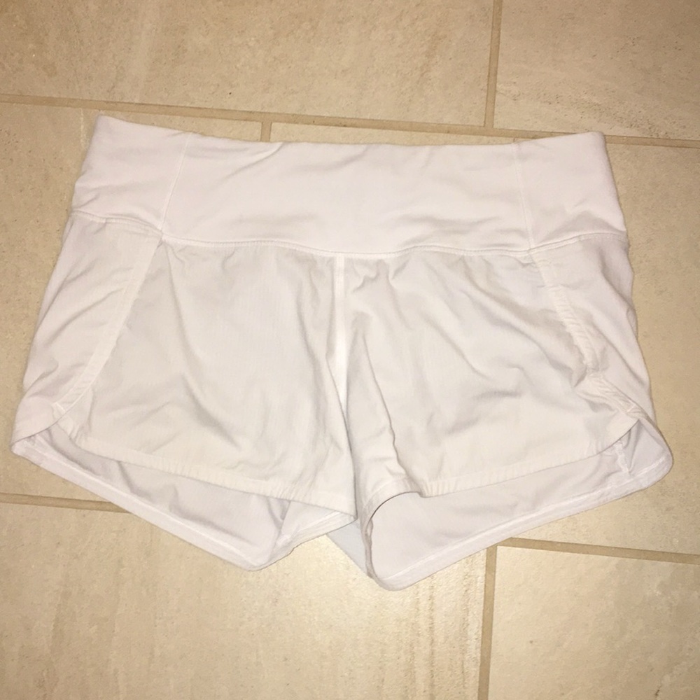 White lululemon shorts (2.5)